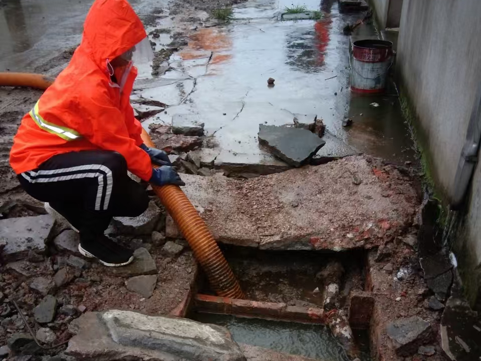 宜丰专业清理污水池 炜誉市政以规范流程守护城市 “肠道”